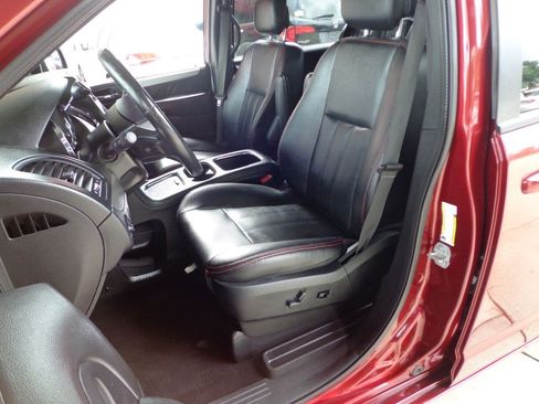 Used 2019 Dodge Grand Caravan GT FWD image 14