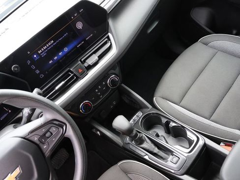 Used 2025 Chevrolet TrailBlazer LT AWD/4WD image 24