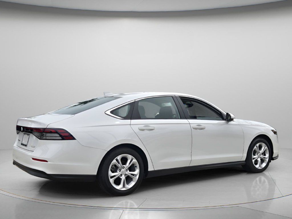 Used 2025 Honda Accord LX image 7