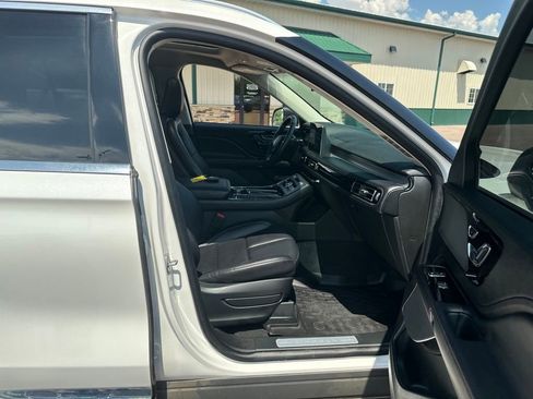 Used 2023 Lincoln Aviator AWD w/ Premium Package image 29