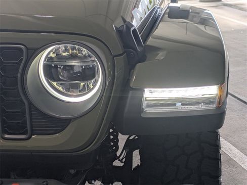 New 2025 Jeep Gladiator Mojave image 10