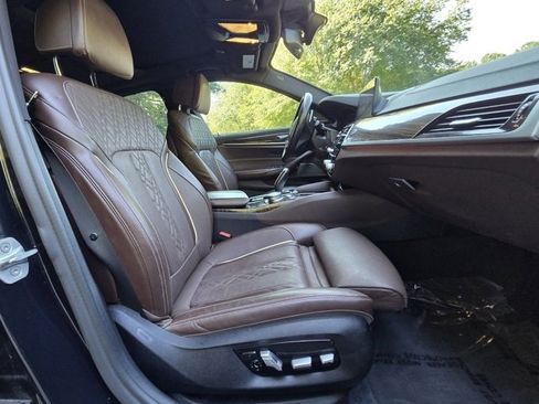 Used 2020 BMW M550i xDrive w/ Executive Package image 27
