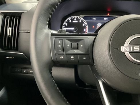 Used 2025 Nissan Pathfinder SL w/ Black Appearance Package AWD/4WD image 19