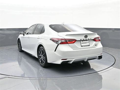 Used 2023 Toyota Camry SE image 8