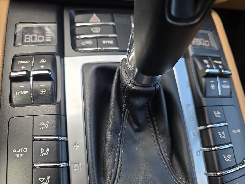 Used 2018 Porsche Macan AWD/4WD image 27