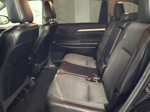 Used 2015 Toyota Highlander Plus FWD image 19
