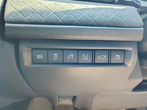 Used 2025 Toyota Camry XLE w/ Premium Plus Package AWD/4WD image 25