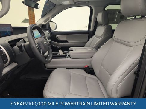 Certified 2025 Ford Expedition Active image 4