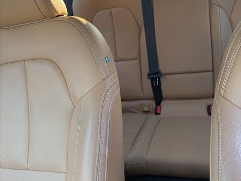 Used 2019 Volvo XC40 T5 Momentum image 12