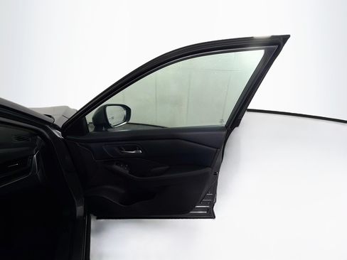 Used 2025 Nissan Rogue SV FWD image 31