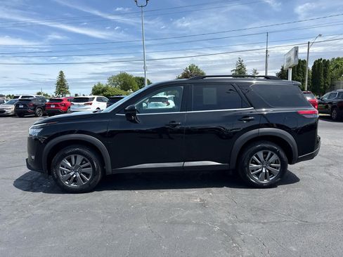 Used 2025 Nissan Pathfinder SV AWD/4WD image 2