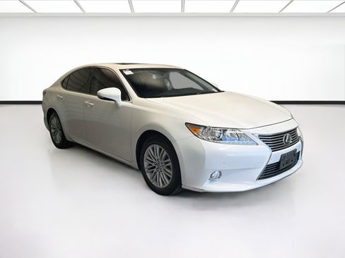 Used 2015 Lexus ES 350 w/ Premium Package FWD image 3
