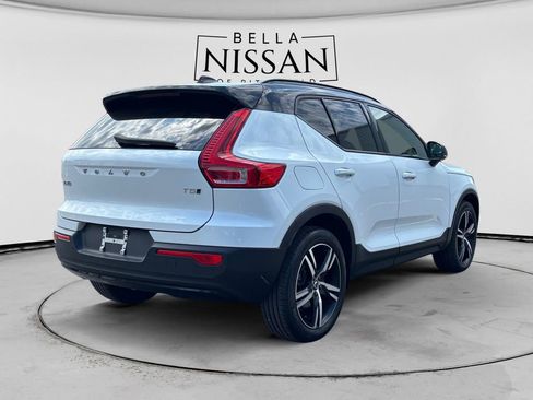Used 2022 Volvo XC40 T5 R-Design AWD/4WD image 5