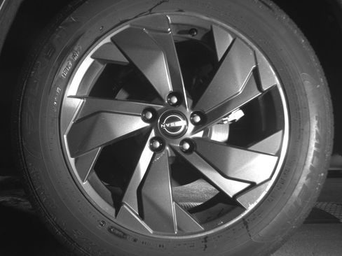 Used 2025 Nissan Rogue SV image 14