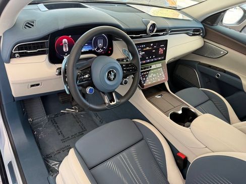 Certified 2025 Maserati Grecale Folgore AWD/4WD image 14