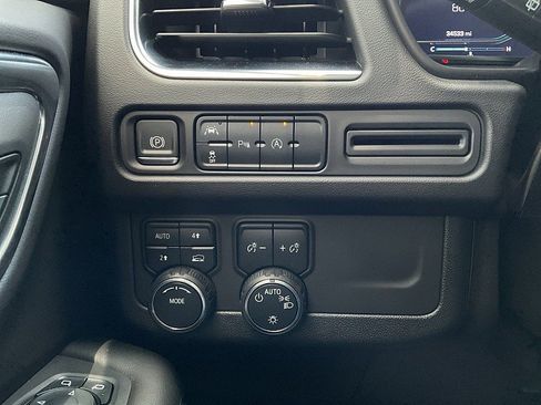 Used 2024 Chevrolet Tahoe LT AWD/4WD image 19