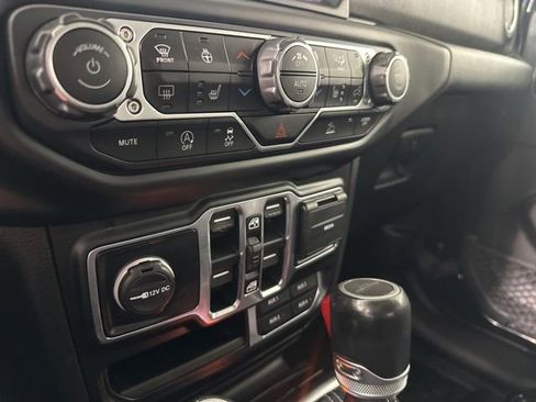 Used 2020 Jeep Gladiator Overland AWD/4WD image 14