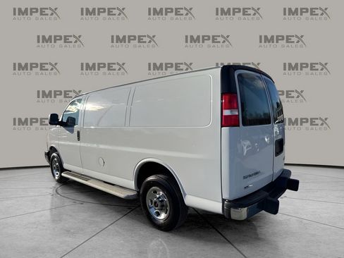 Used 2023 GMC Savana 2500 image 3