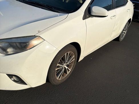Used 2016 Toyota Corolla LE FWD image 2