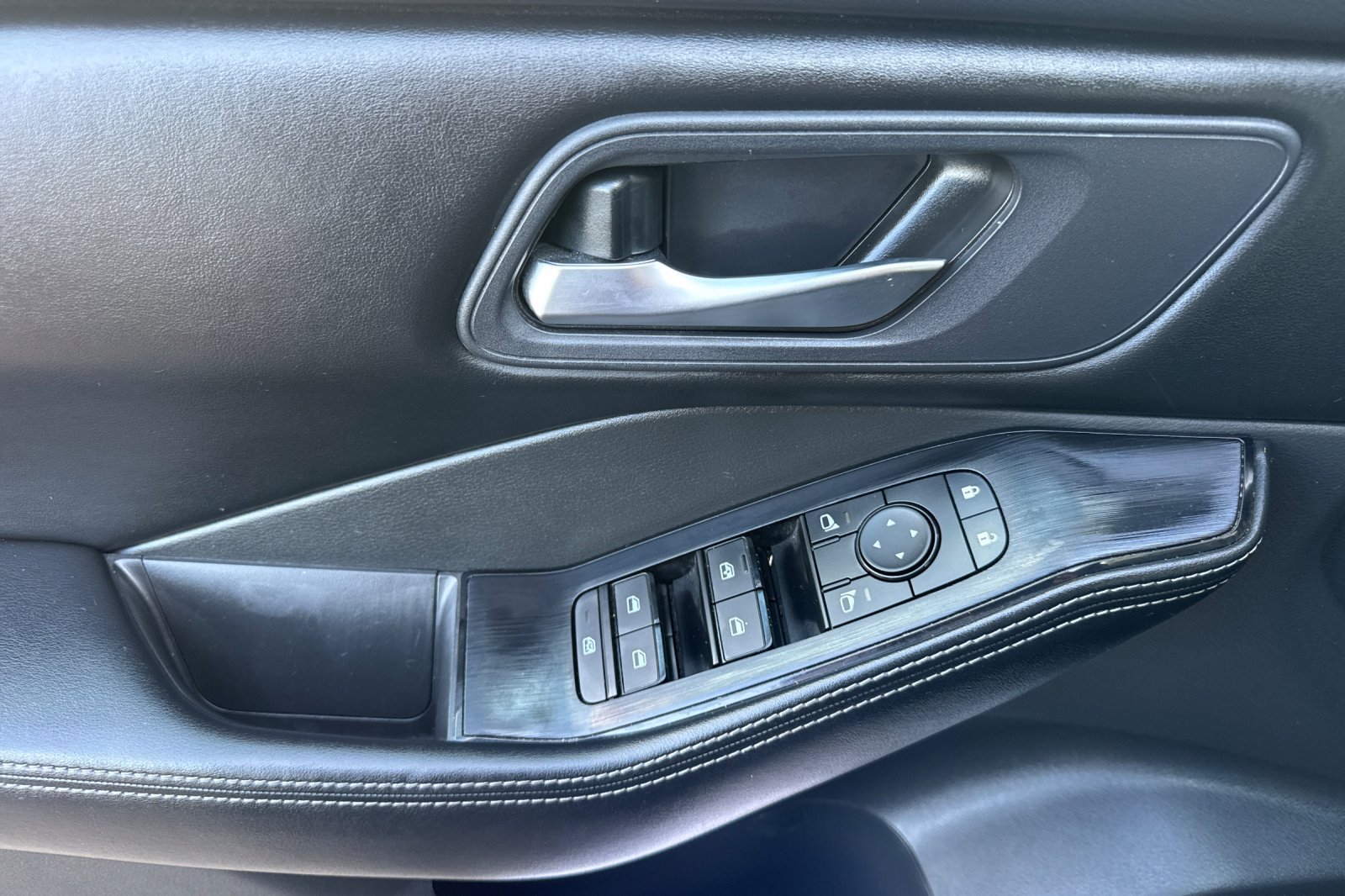 Certified 2025 Nissan Rogue SV AWD/4WD image 13
