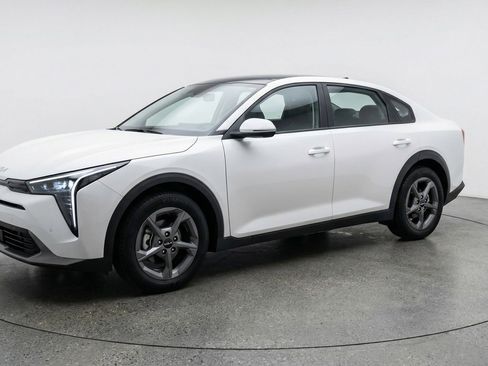 Used 2025 Kia K4 LXS image 3