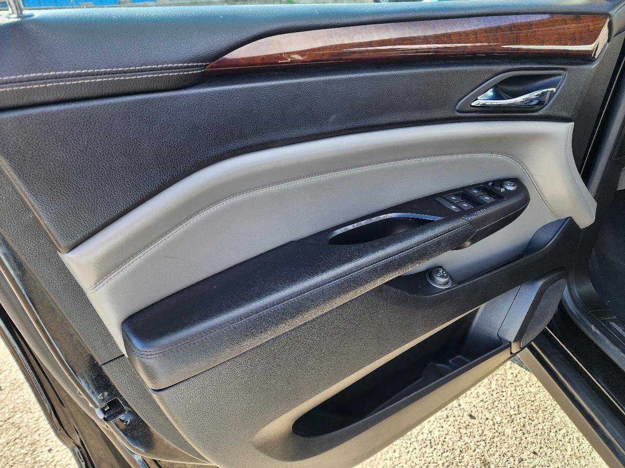 Used 2010 Cadillac SRX Luxury FWD image 11