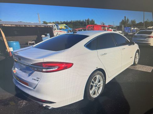 Used 2018 Ford Fusion SE w/ Equipment Group 602A image 2