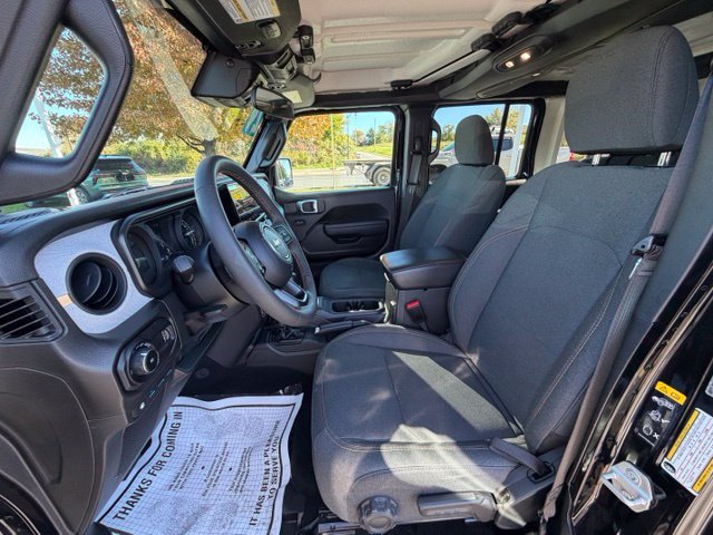 Used 2024 Jeep Wrangler Unlimited AWD/4WD image 31