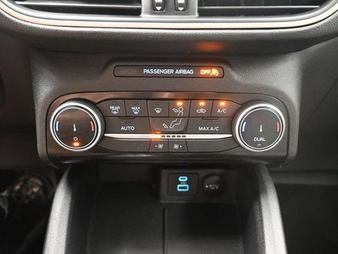 Used 2022 Ford Escape SE w/ SE Sport Appearance Package FWD image 12