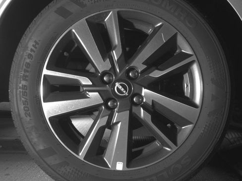 Used 2025 Nissan Versa SV FWD image 12