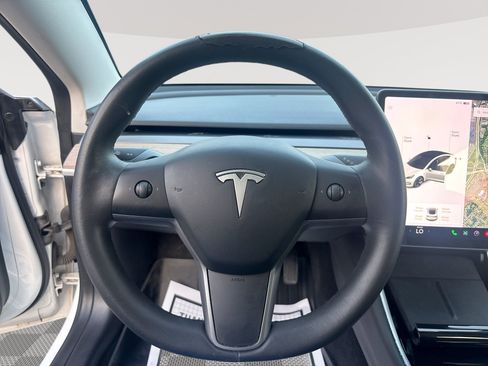 Used 2020 Tesla Model 3 Standard Range RWD image 11