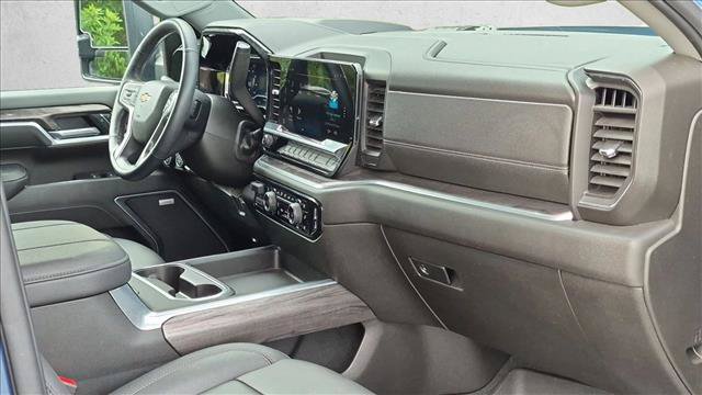Used 2025 Chevrolet Silverado 2500 LTZ w/ LTZ Convenience Package AWD/4WD image 23