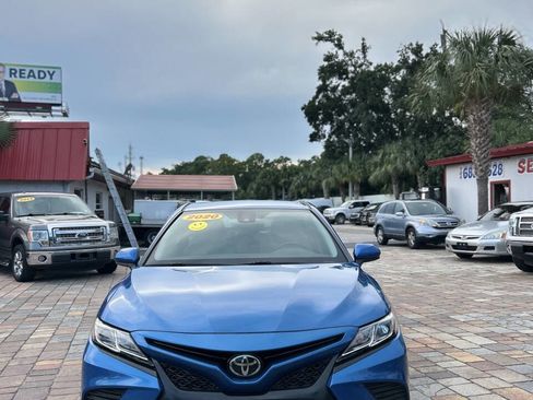 Used 2020 Toyota Camry SE image 1