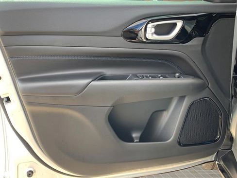 New 2026 Jeep Compass Latitude image 15