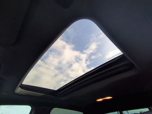 Certified 2025 GMC Canyon Denali image 16