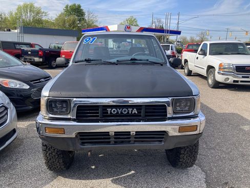 Used 1991 Toyota Pickup Deluxe AWD/4WD image 3