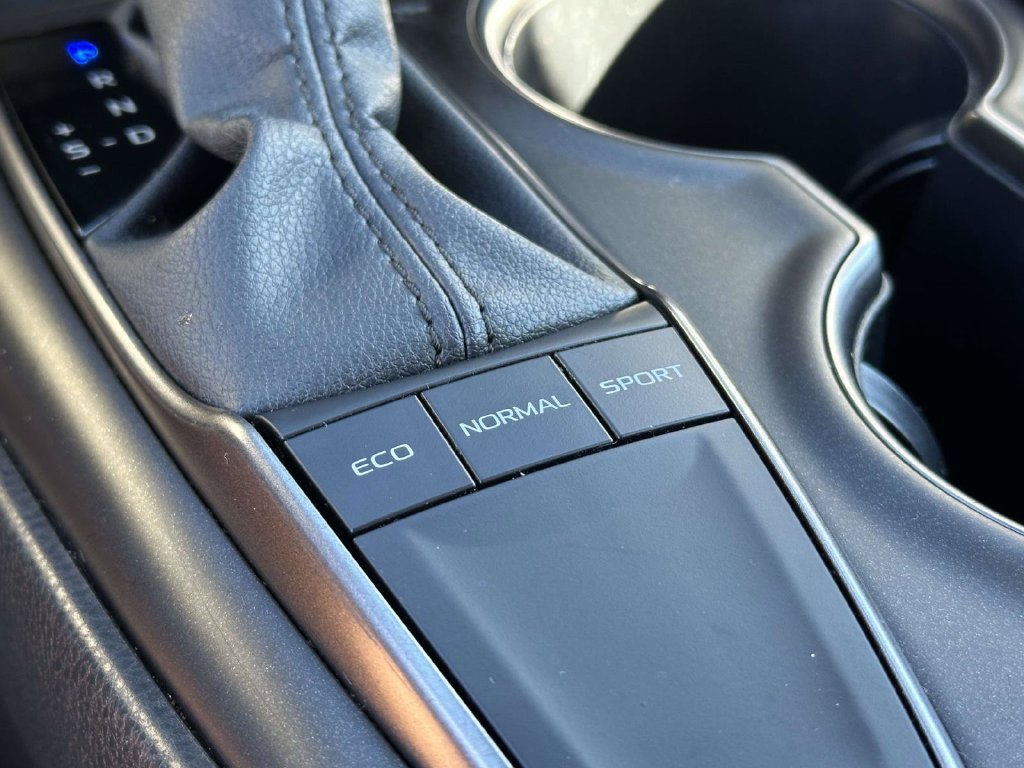 Used 2024 Toyota Camry SE FWD image 41