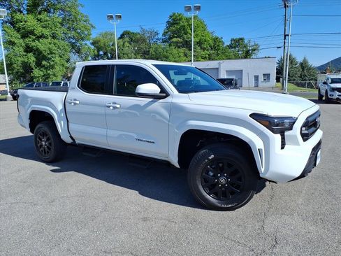 Used 2024 Toyota Tacoma SR5 AWD/4WD image 2