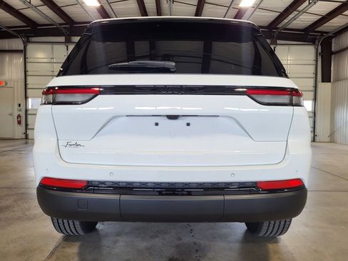 New 2025 Jeep Grand Cherokee Altitude image 5