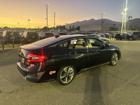 Used 2018 Honda Clarity Touring image 4