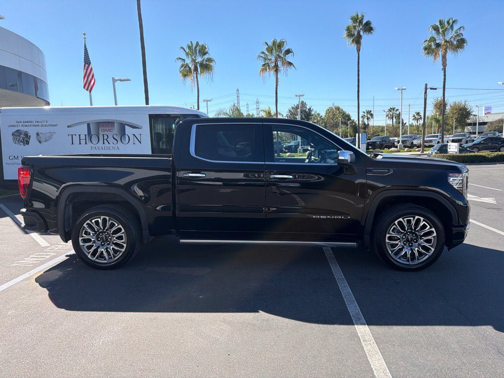 Used 2022 GMC Sierra 1500 Denali Ultimate AWD/4WD image 5