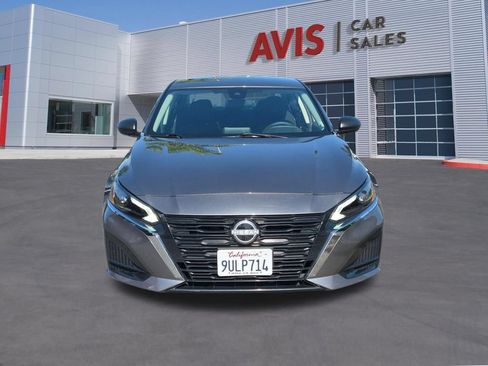 Used 2025 Nissan Altima 2.5 SV FWD image 2