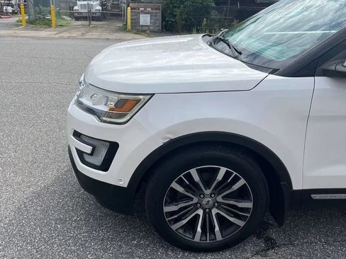 Used 2017 Ford Explorer Platinum AWD/4WD image 2