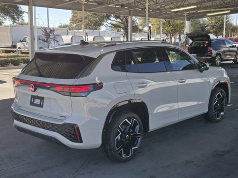 New 2026 Volkswagen Tiguan SEL R-Line image 3