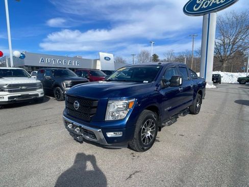 Used 2021 Nissan Titan SV w/ SV Convenience Package image 4