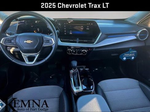 Used 2025 Chevrolet Trax LT w/ Driver Confidence Package FWD image 9