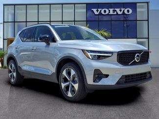 Used 2023 Volvo XC40 B5 Plus w/ Driver Assist Package AWD/4WD video 1