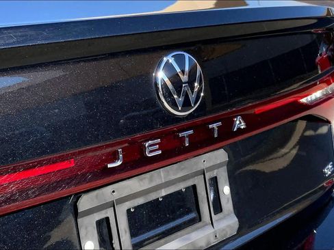 Used 2025 Volkswagen Jetta SE image 33
