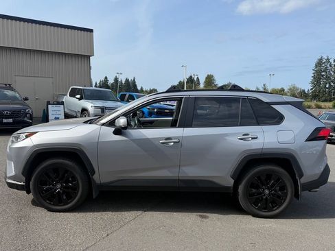 Used 2020 Toyota RAV4 XLE Premium AWD/4WD image 4