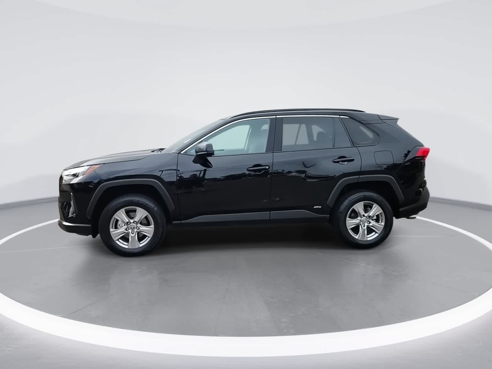 Certified 2024 Toyota RAV4 LE AWD/4WD image 5